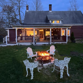 TwinCreeks Rustic Colonial Farmhouse established 1768